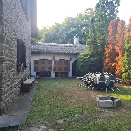 Panoramas A Koezpontban Отель Тихань